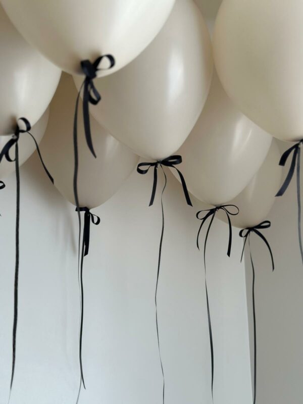 TRENDY BOW CEILING BALLOONS